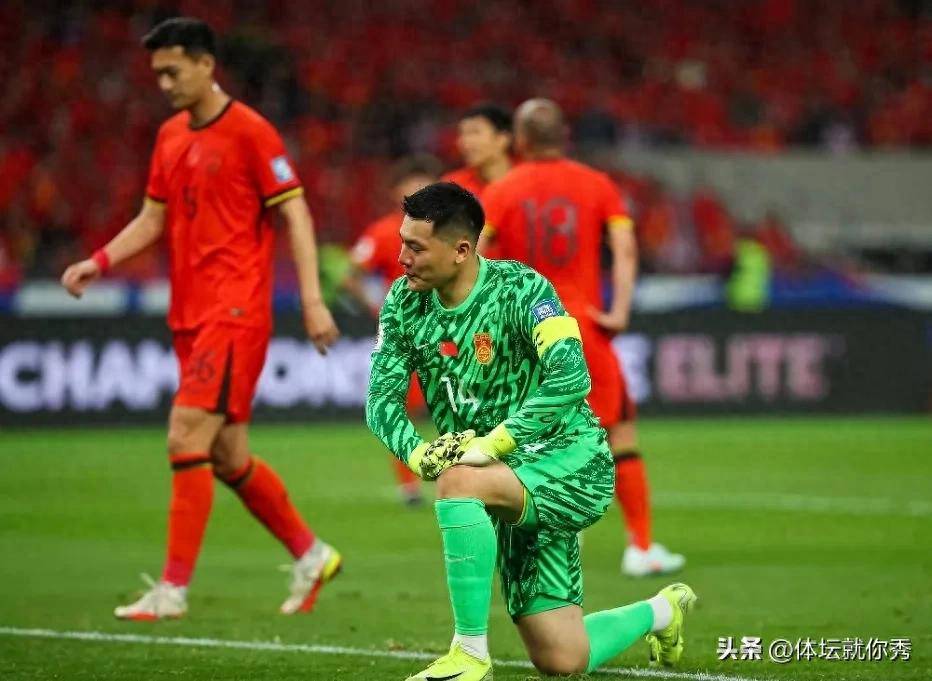 包含亚洲足坛风云变幻，实力强队陷入困境的词条