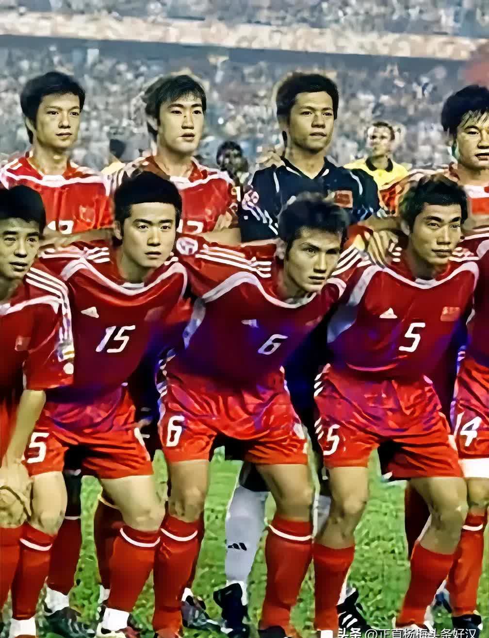 包含亚洲足坛风云变幻，实力强队陷入困境的词条