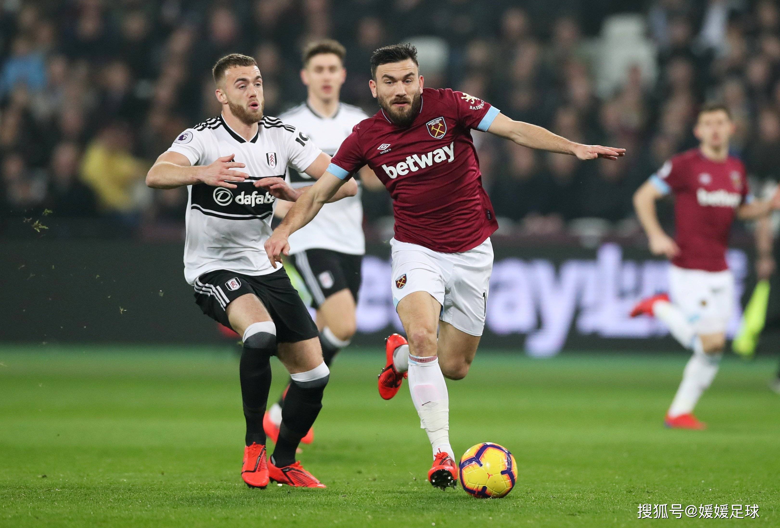 巴恩斯利大胜对手，英格兰足球联赛升班马崭露头角！的简单介绍