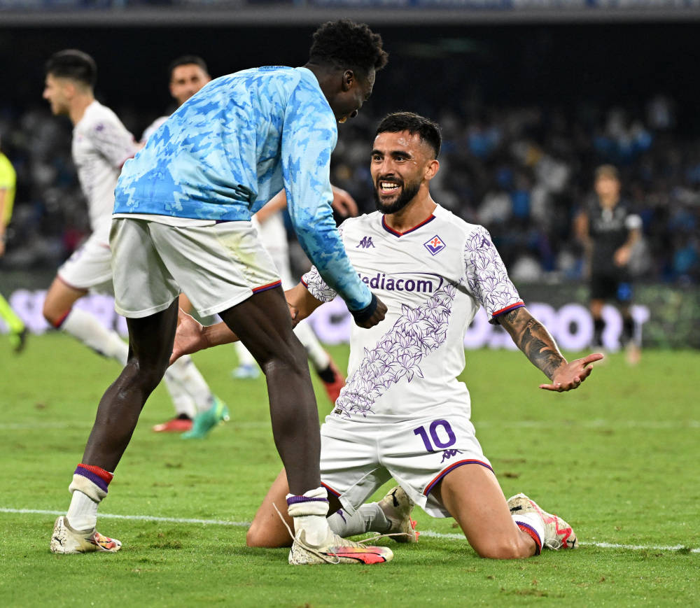 关于佛罗伦萨队险胜对手，晋级A组第一的信息