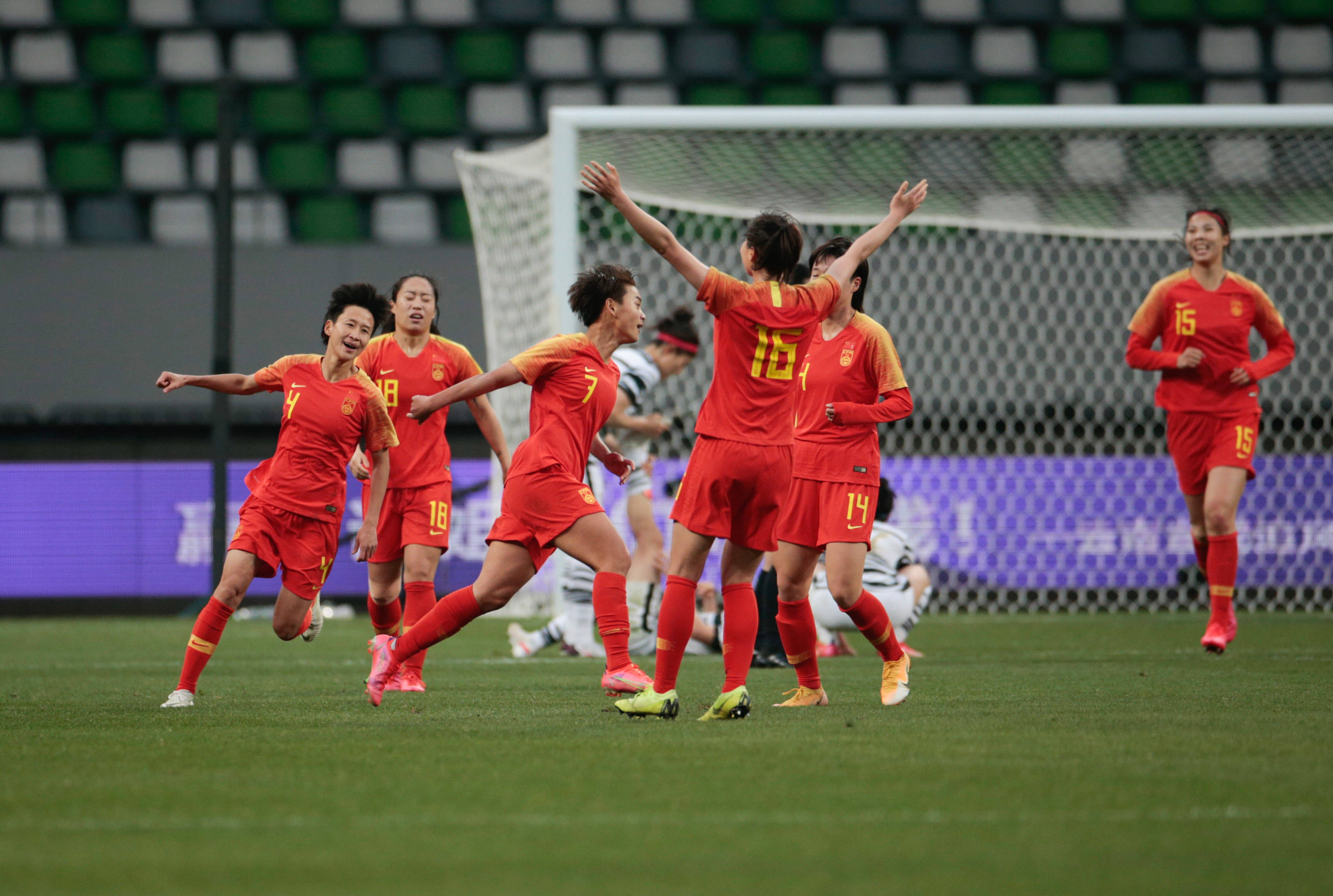 足球世界杯中国女足国家队夺冠
