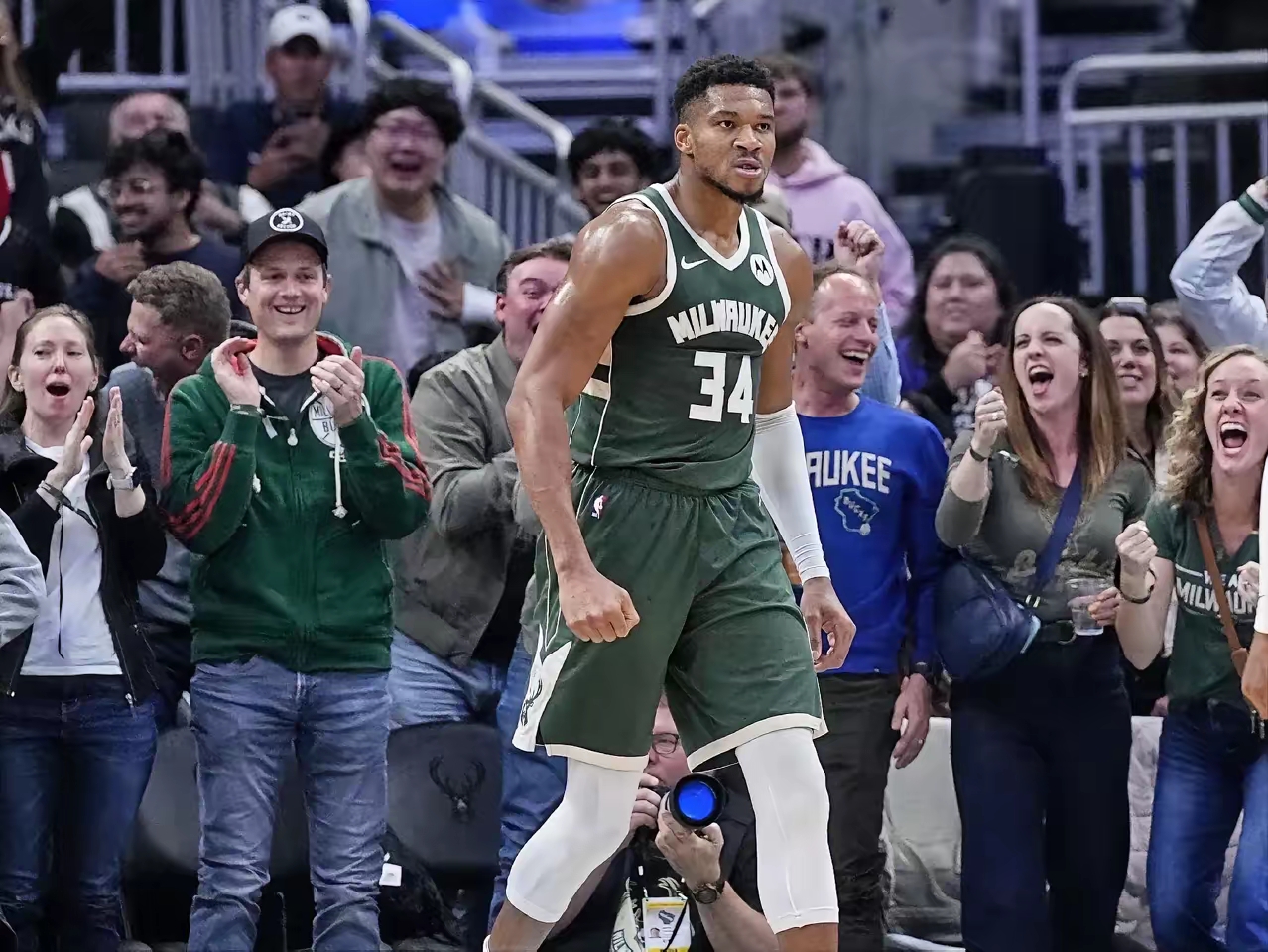 关于尼克斯负雄鹿，霍夫德贡献22分的信息