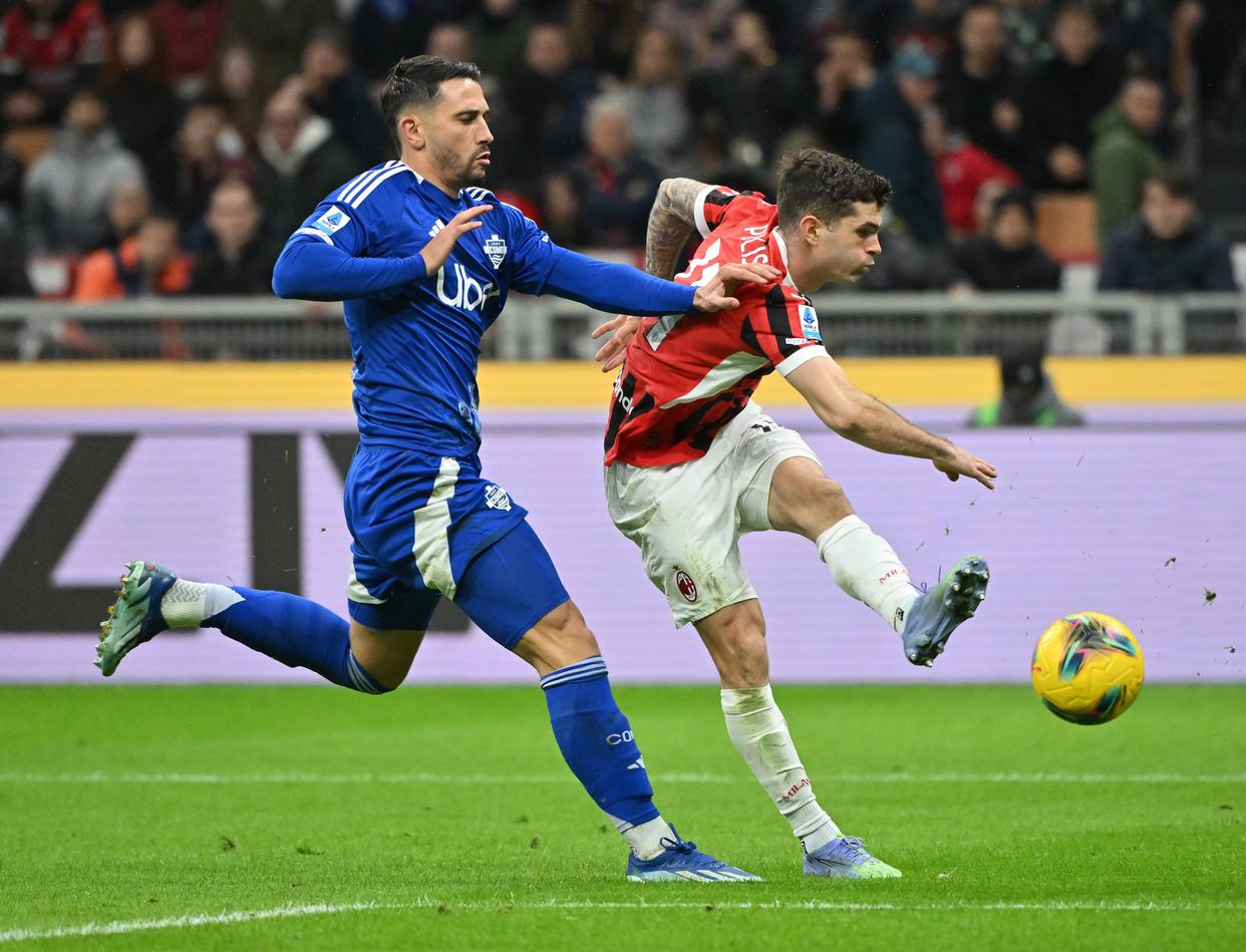 包含AC米兰完胜丹麦，范佩西关键制胜的词条