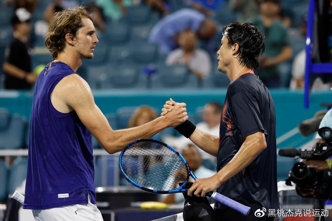 包含英国网球队碾压日本网球队，兹维列夫送出助攻的词条