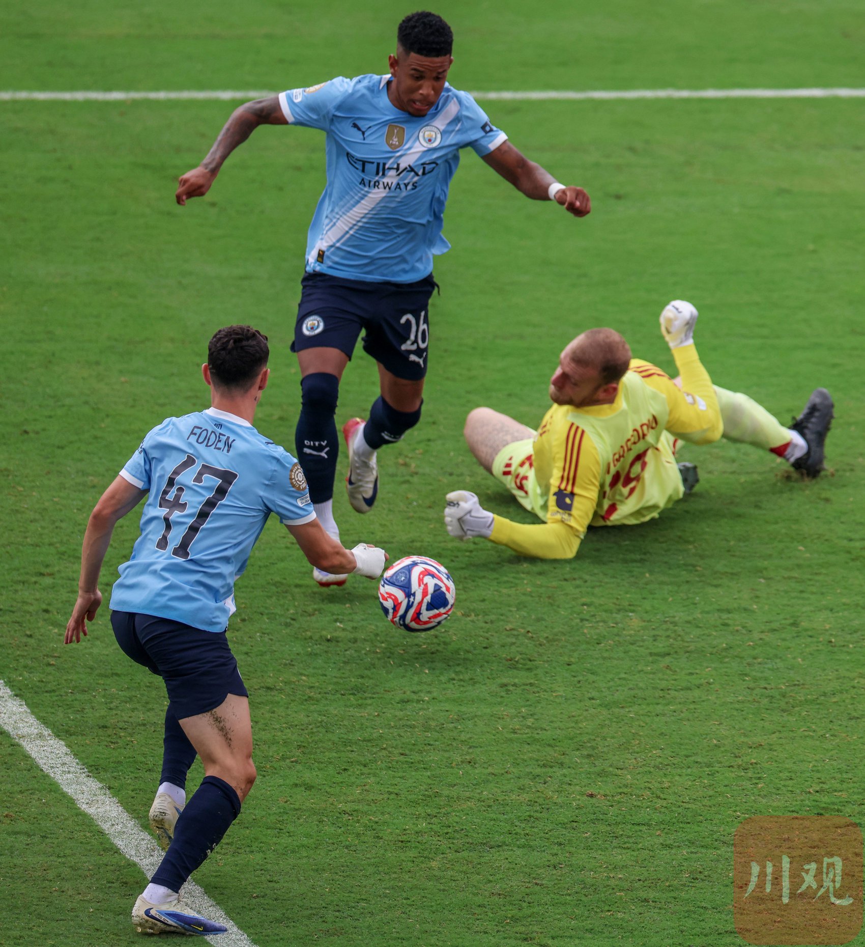 关于全球热议！足球场外八卦引关注的信息