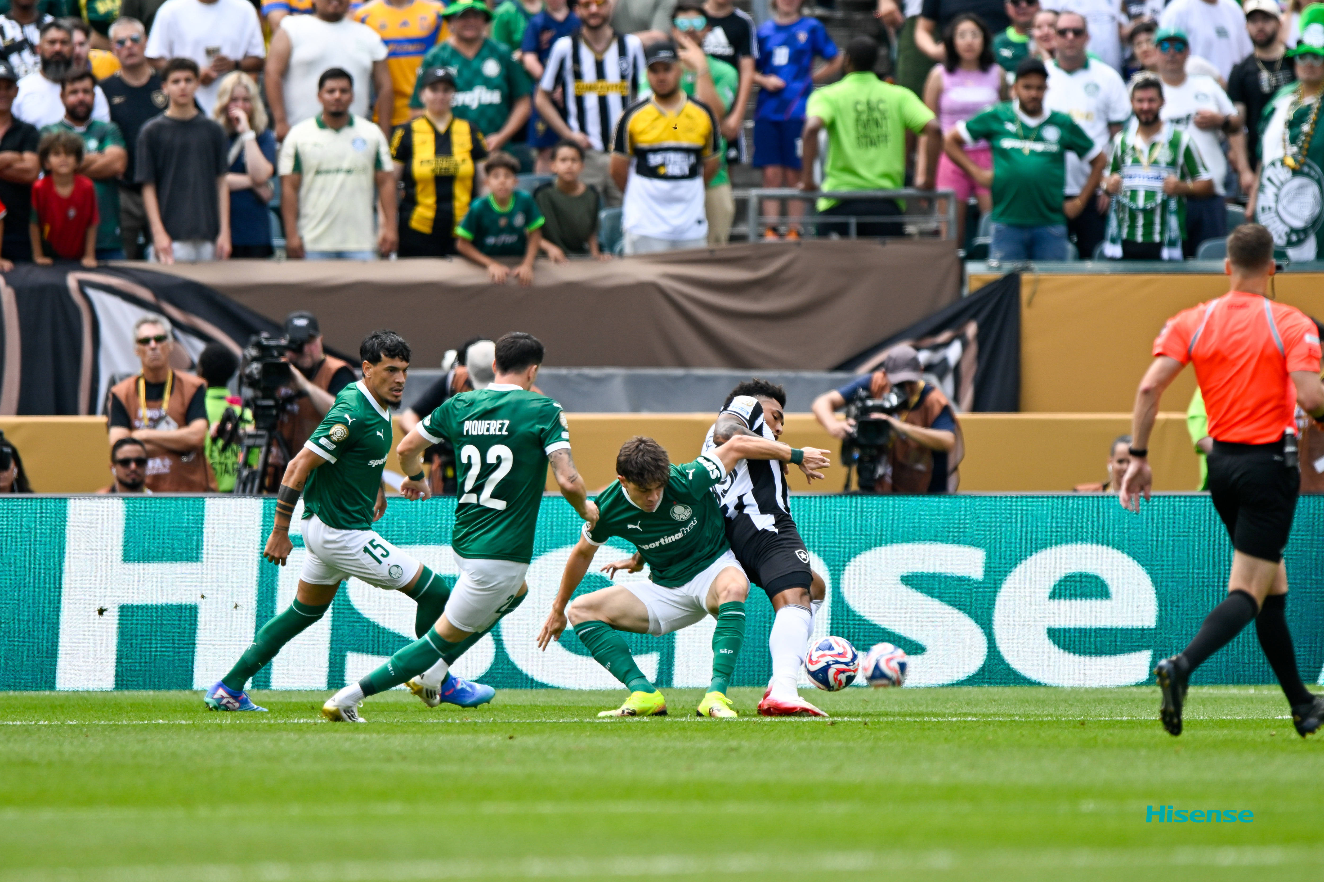 拜仁慕尼黑2-0首回合取胜，轻松晋级8强！