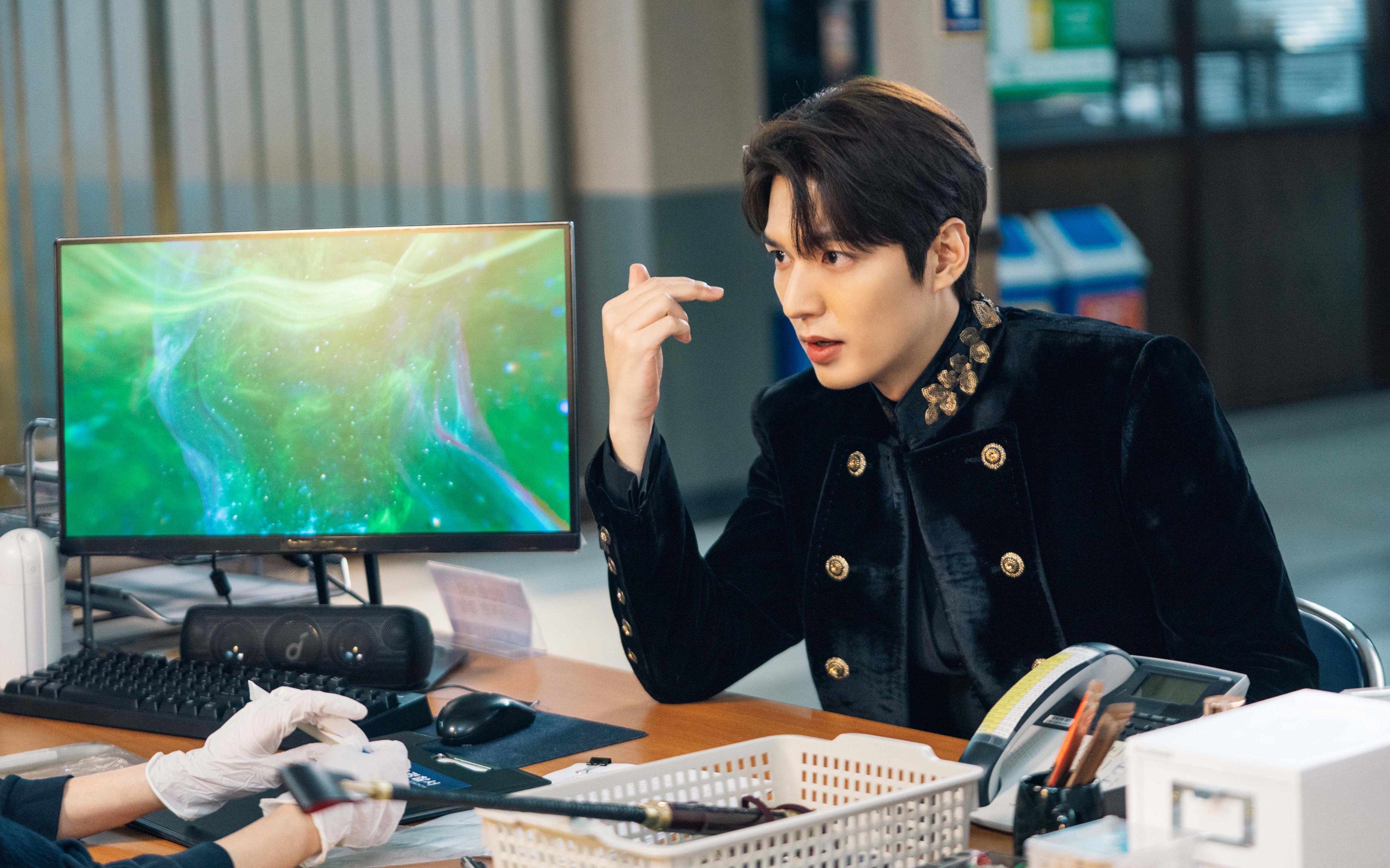 世俱杯2025-铜墙铁壁！深圳队东方绞杀令雷霆窒息，小贾伦进攻端暴走无人能挡