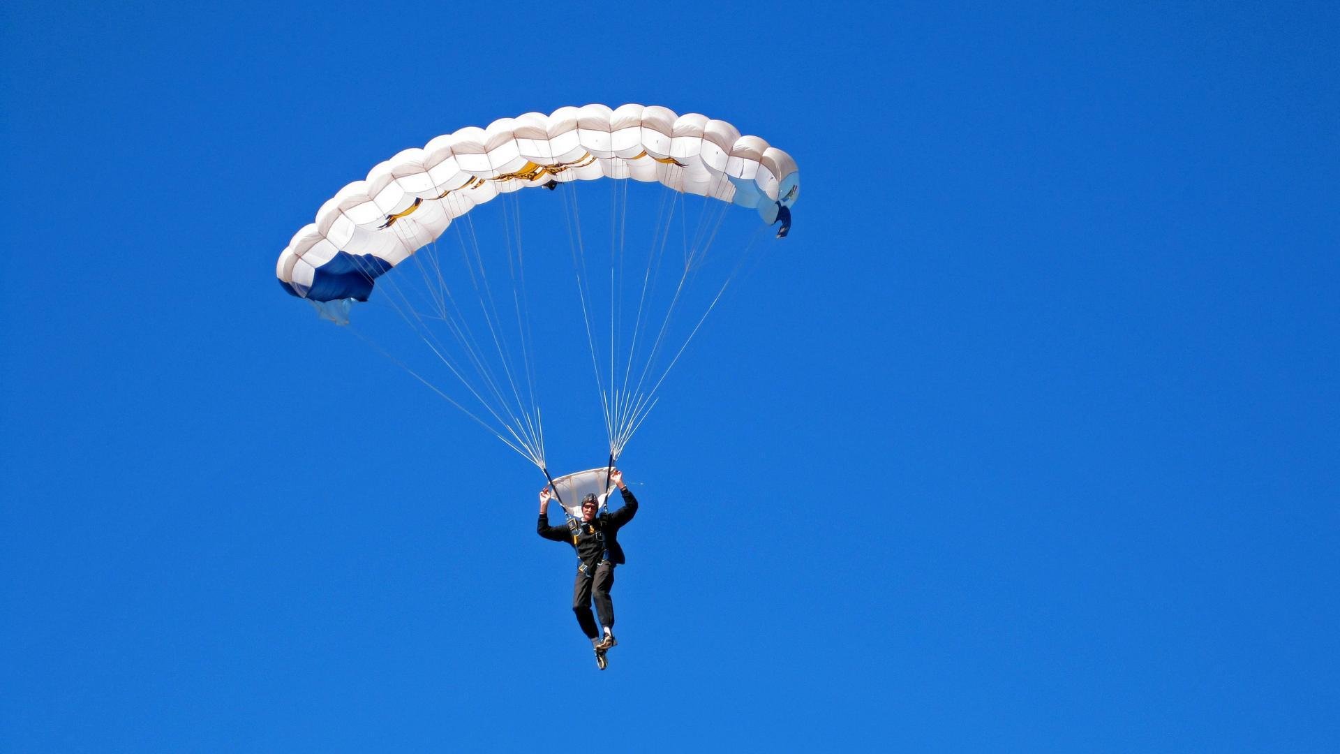双重引擎,从快船三分雨到F1弯道,掌控力的终极证明