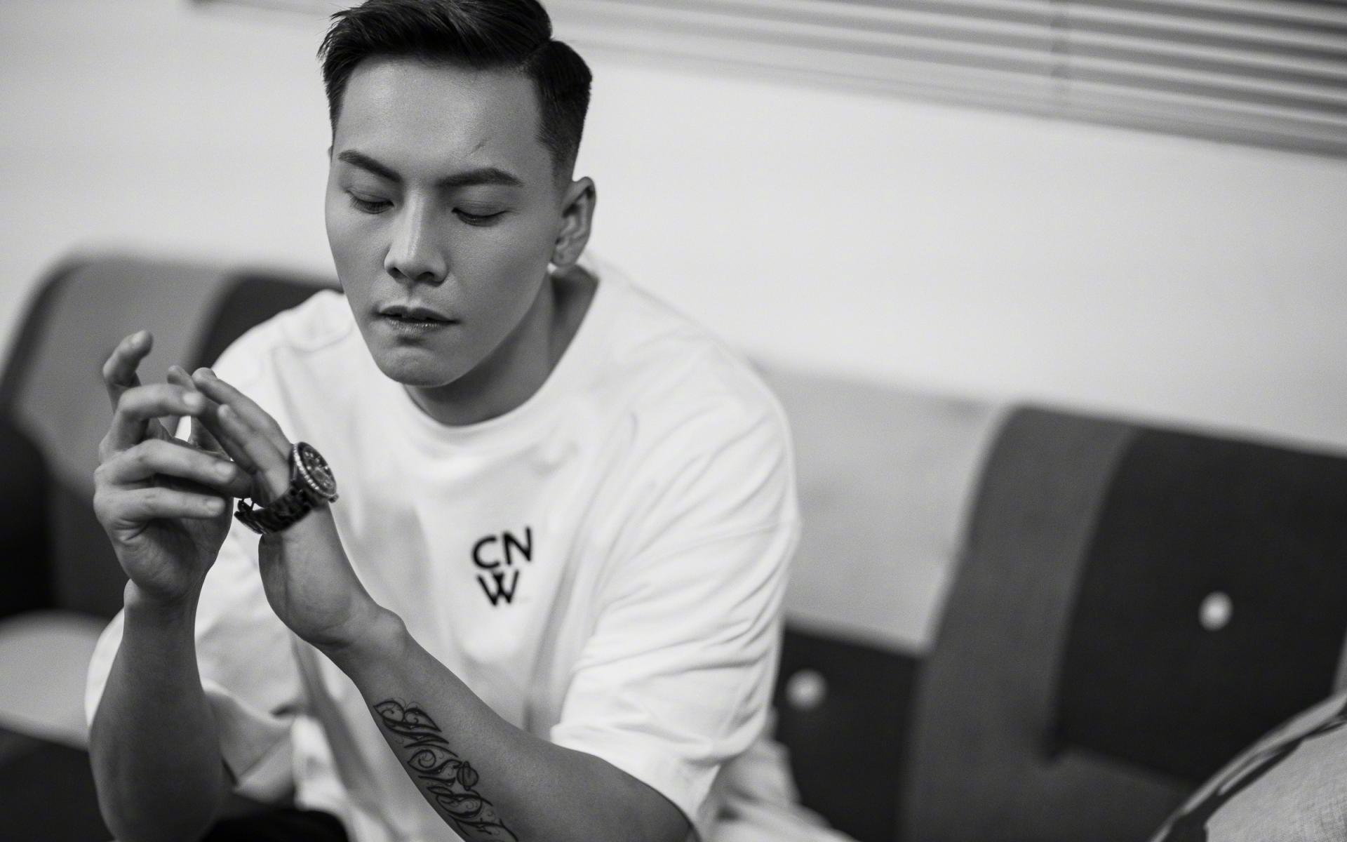 世俱杯直播-水花重炮末节觉醒，掘金窒息防守碾碎雷霆青春风暴