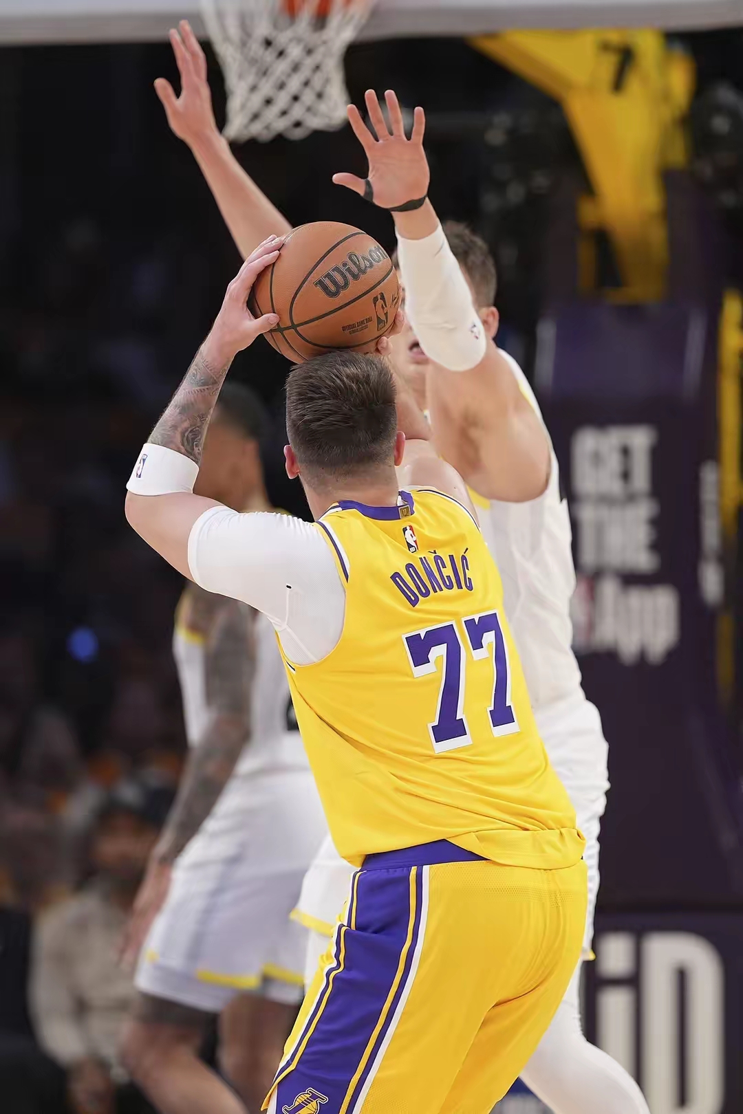 NBA季后赛之夜，东契奇稳定输出不掉线