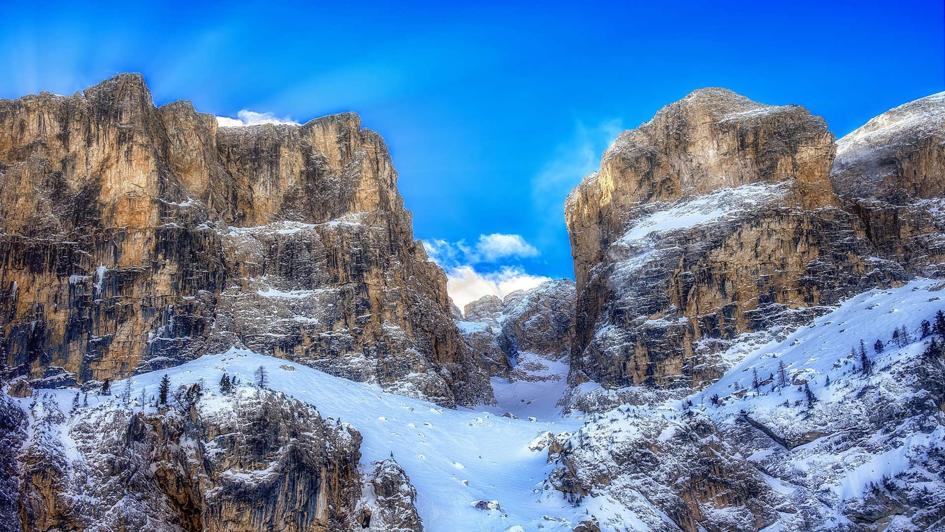 世俱杯-阿拉巴闪耀全场，爱尔兰与皇马的友谊赛谱写绿茵传奇